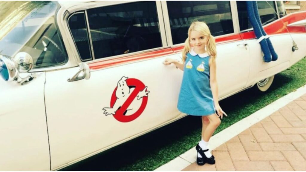 Mckenna Grace as kid.