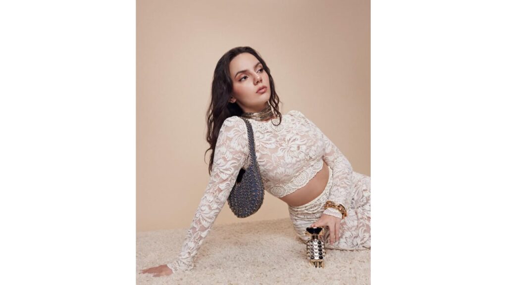 Dafne Keen shooting in Cannes.