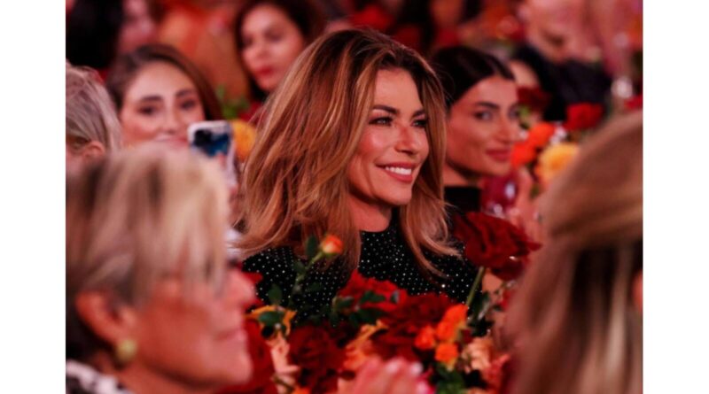 Shania Twain smiling.