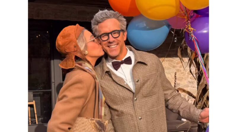 Blake Lively and Ryan Reynold on halloween